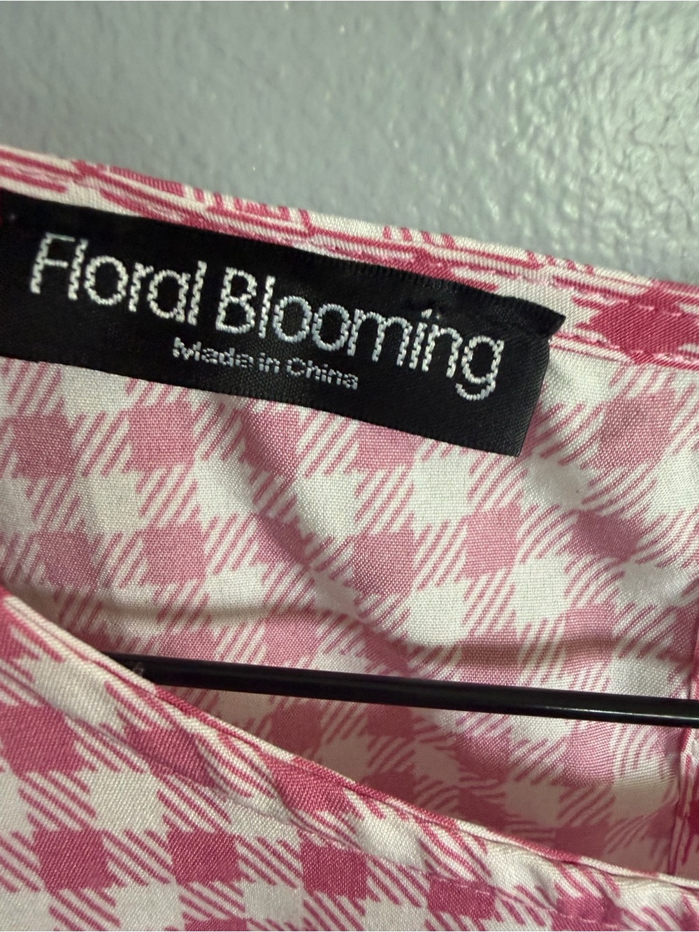 Pink Gingham Maxi Dress with Puff Sleeves - Picture 5 of 9